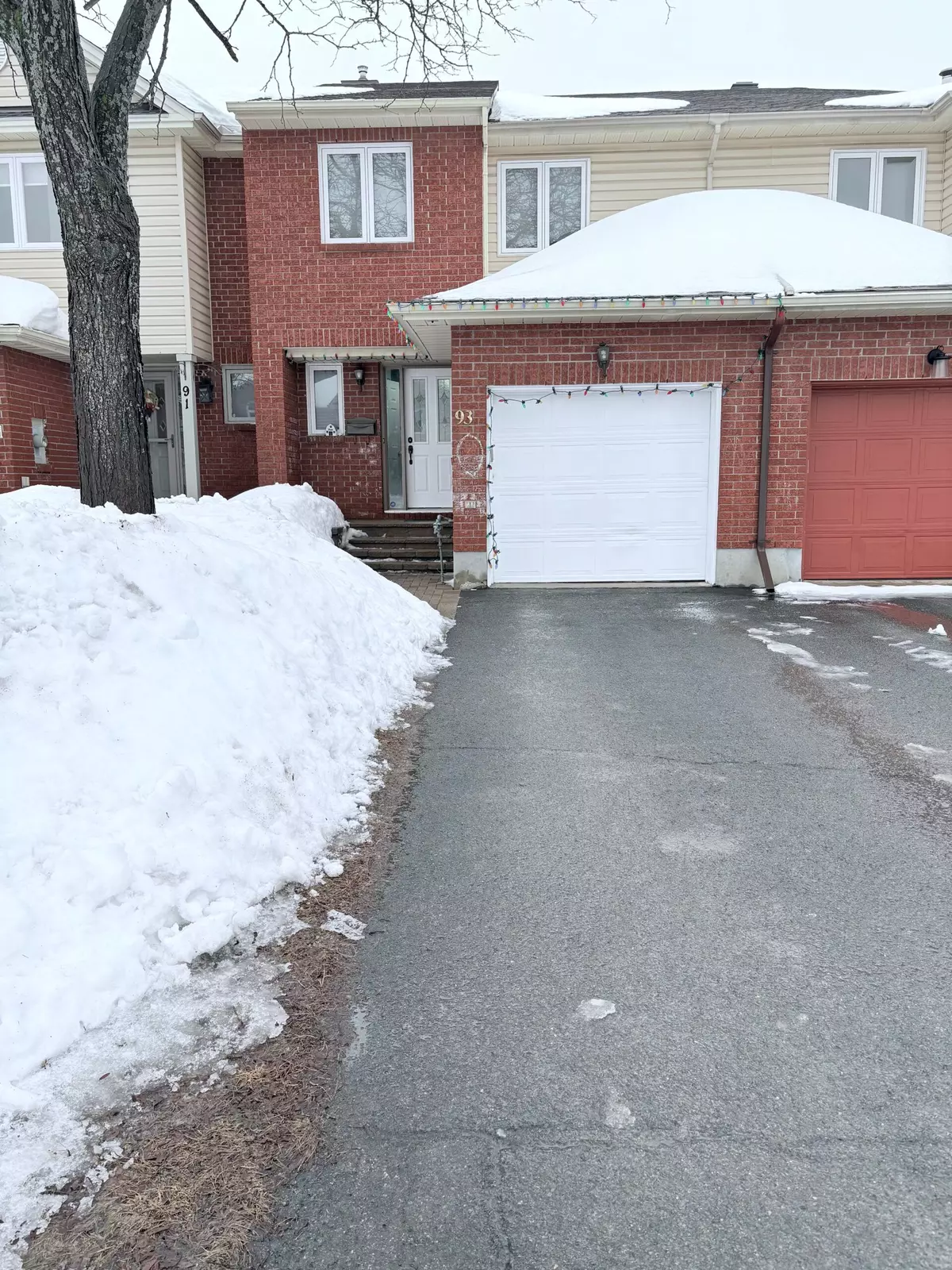 Kanata, ON K2M 2H5,93 Cedarock DR