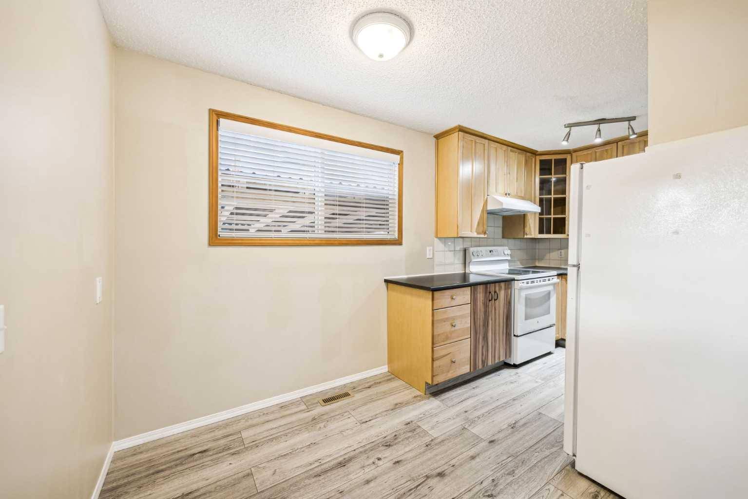 Calgary, AB T2B 0H2,3918 30 AVE SE