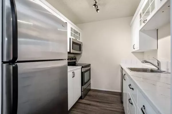 10120 Brookpark BLVD Southwest #522, Calgary, AB T2W 3G3