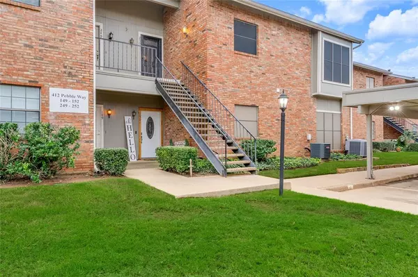 Arlington, TX 76006,412 Pebble Way #249