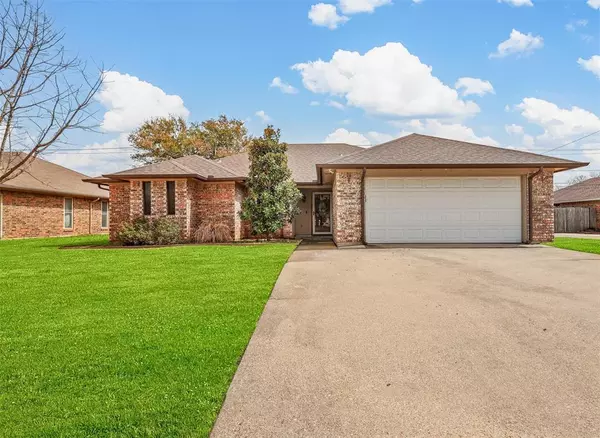 832 Ridgeview Drive, Burleson, TX 76028