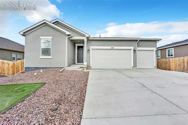 2315 Sunrise LN, Pueblo, CO 81008