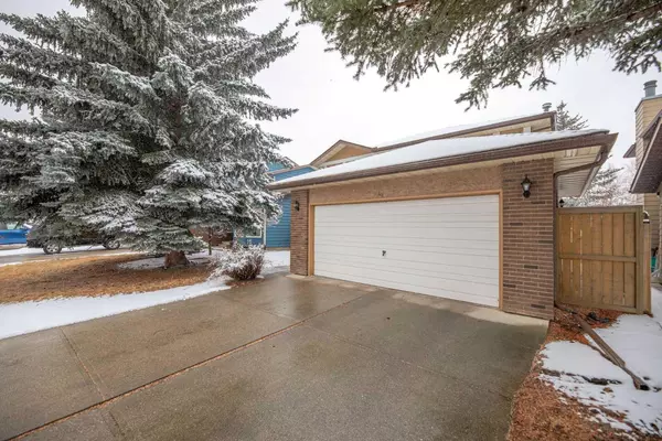 48 Cedarbrook Close Southwest, Calgary, AB T2W 5B8