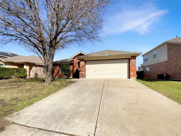 1040 Wood Stream Drive, Grand Prairie, TX 75052