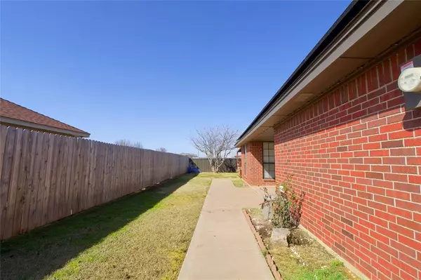 Henrietta, TX 76265,105 Tumbleweed Court