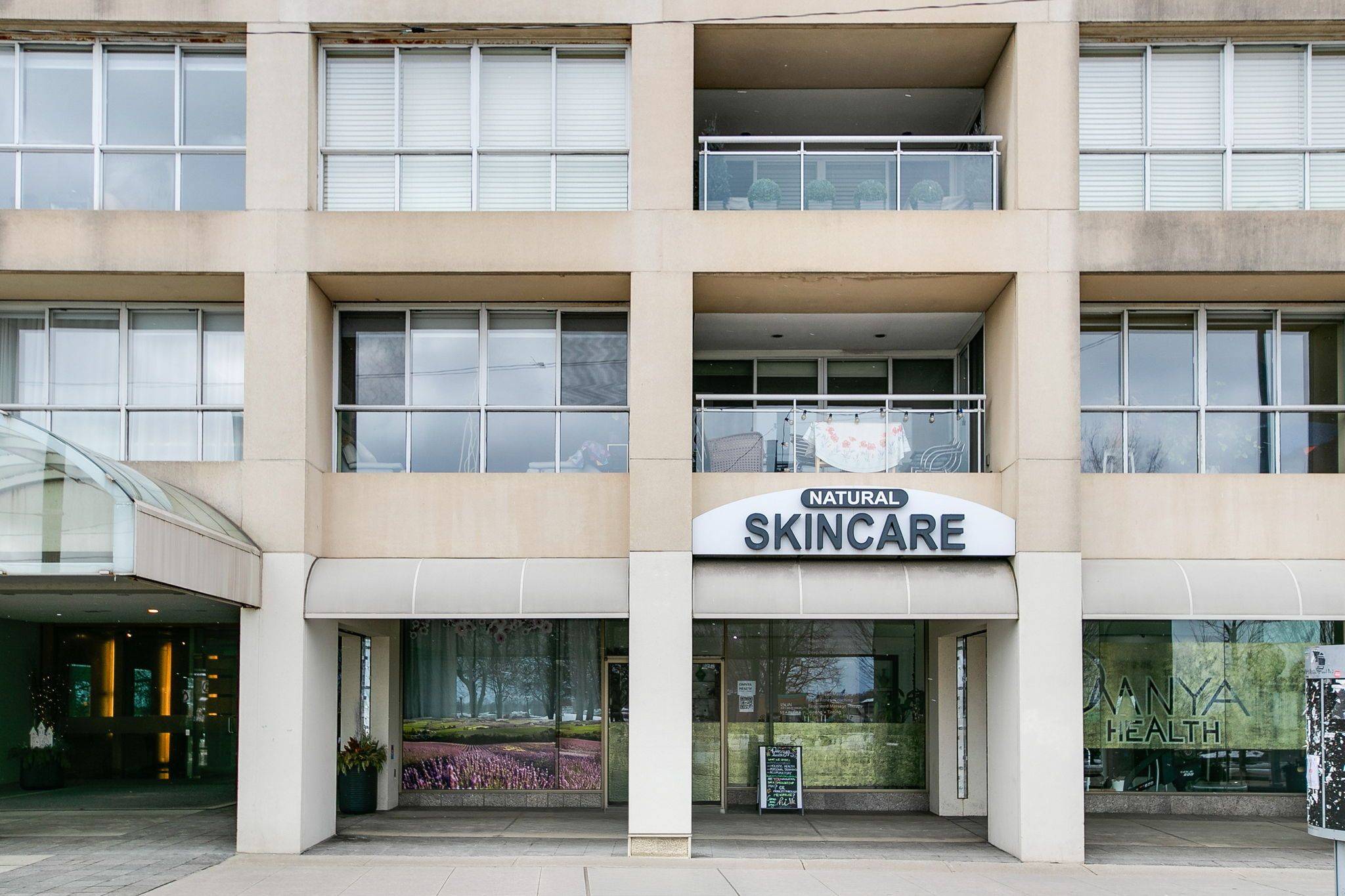Toronto C01, ON M5V 2Y3,458 Queens Quay W