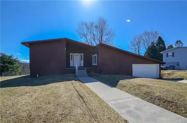 2228 Skyline Drive, Washington Twp, PA 18080