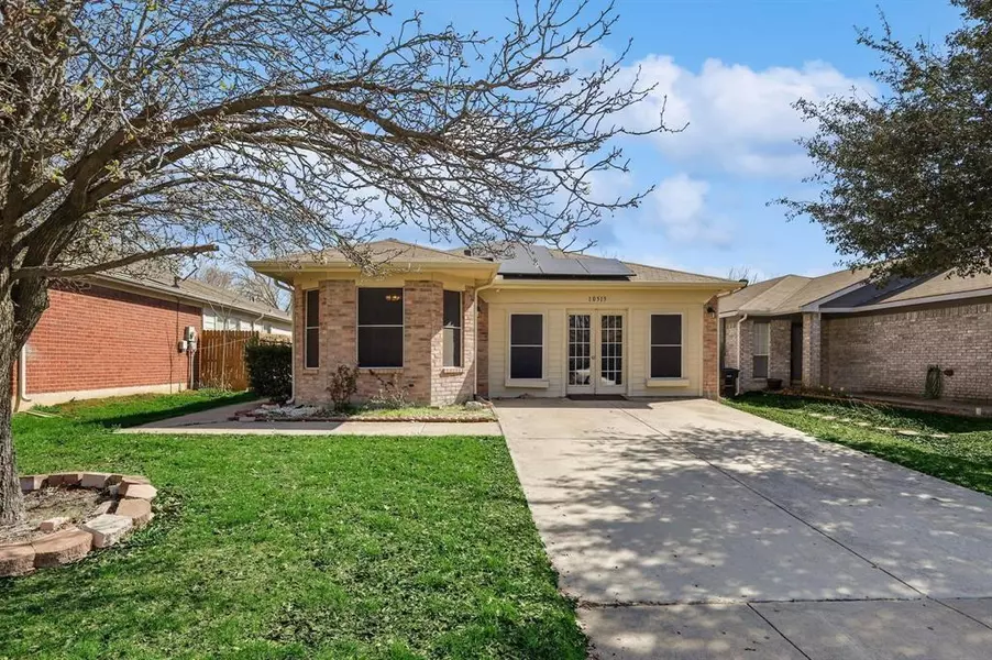 10513 Shadywood Drive, Fort Worth, TX 76140