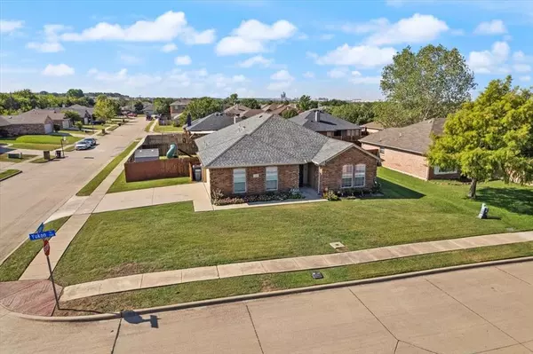 1302 Yukon Drive, Midlothian, TX 76065