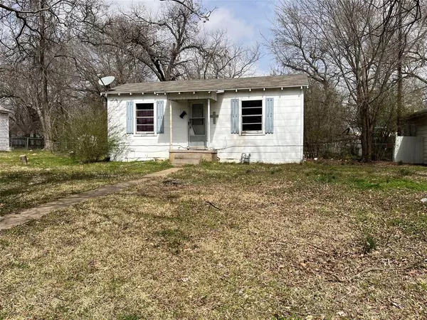 2105 E Price Street, Paris, TX 75460