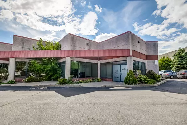Vaughan, ON L4K 4P9,260 Spinnaker WAY #9-10