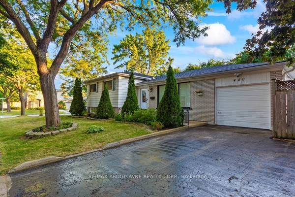 440 Sunset DR, Oakville, ON L6L 3N4