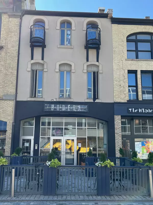 211 DUNDAS ST, London, ON N6A 1G4