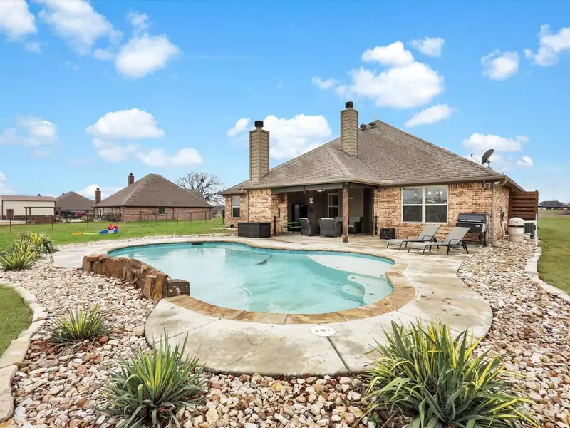 109 Briar Meadows Circle, Azle, TX 76020