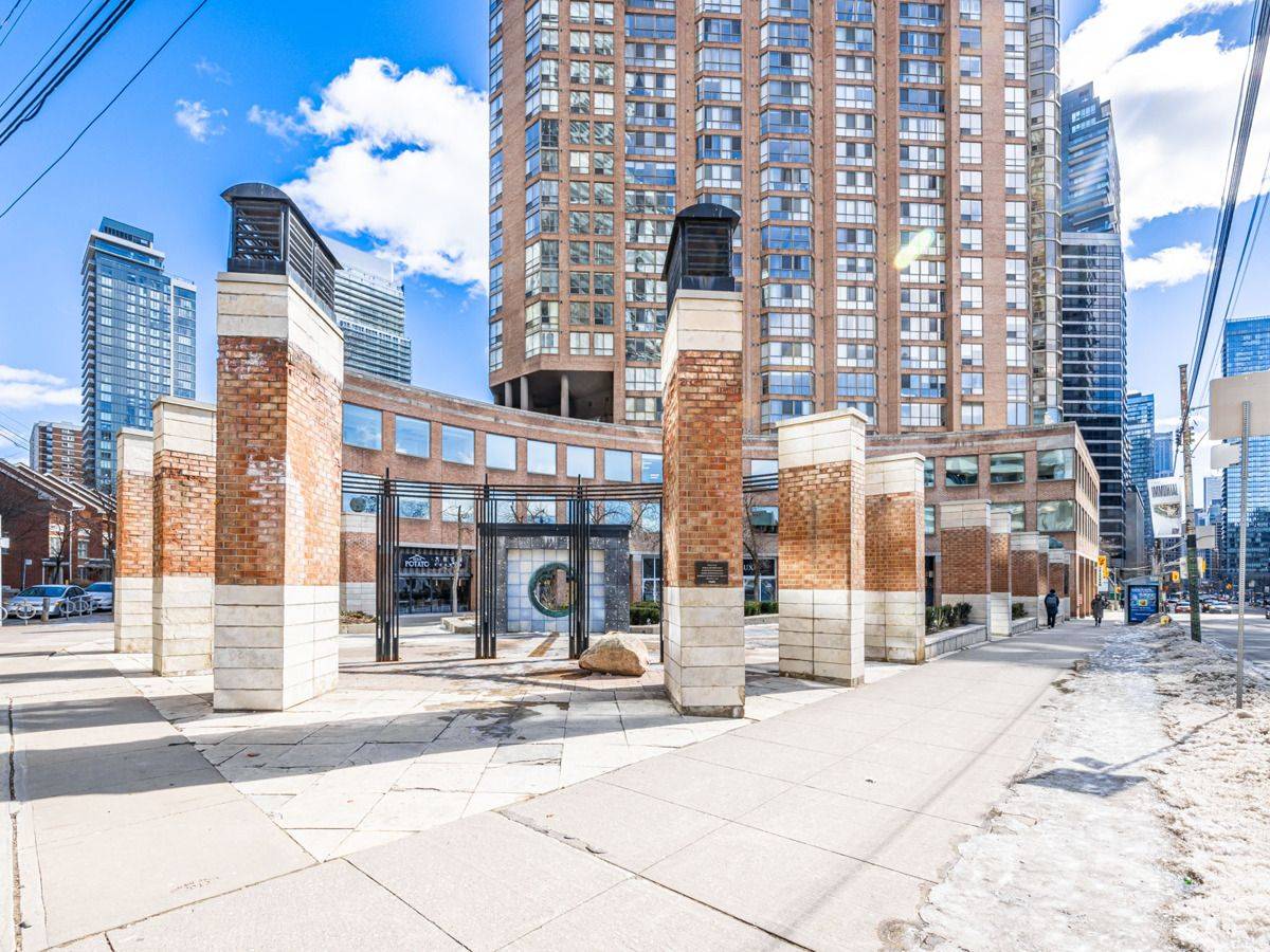 1033 Bay ST #320, Toronto C01, ON M5S 3A5