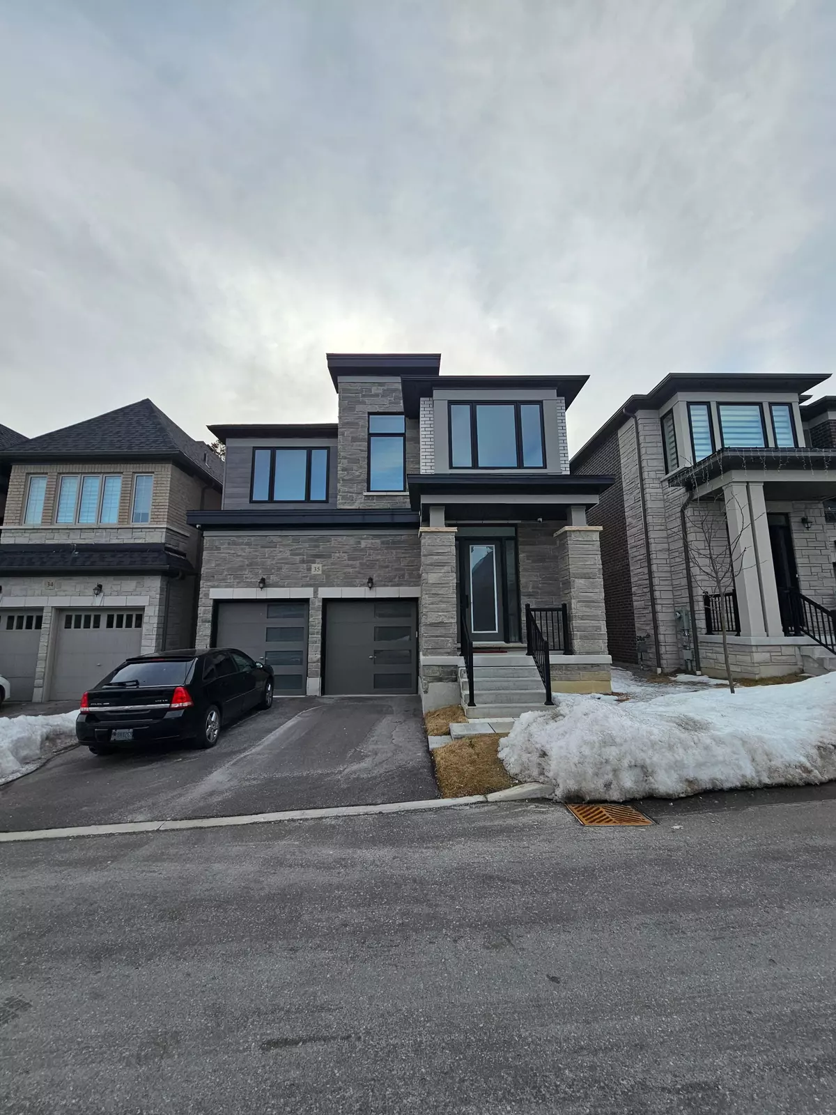 Pickering, ON L1V 1H8,400 Finch AVE #35