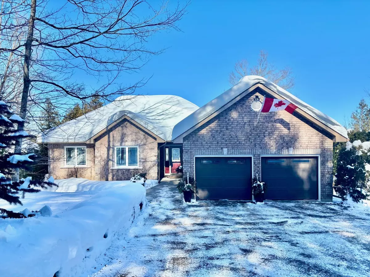 Smith-ennismore-lakefield, ON K0L 2H0,2974 Eagles Cliff LN