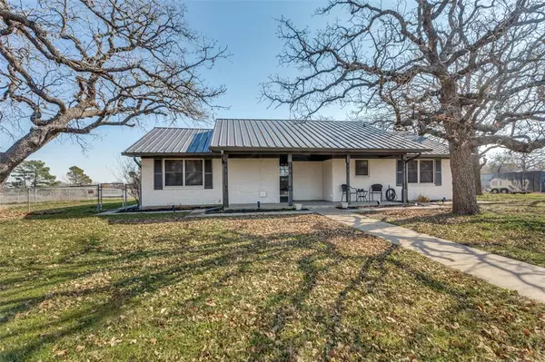 516 N Avenue E, Springtown, TX 76082