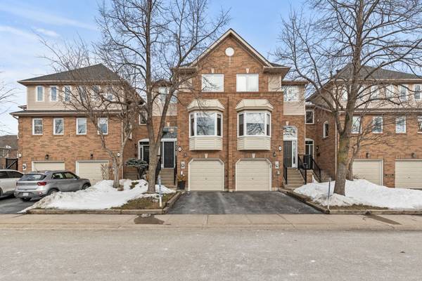 2051 Merchants Gate #23, Oakville, ON L6M 3H6