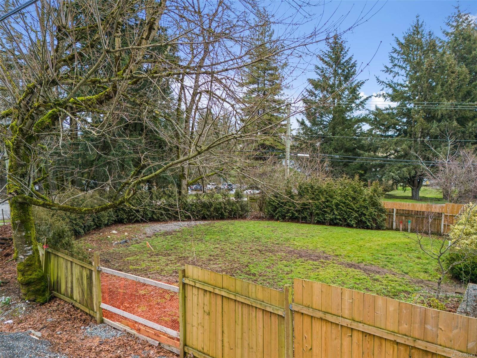 Central Saanich, BC V8M 1W2,7471 Veyaness Rd