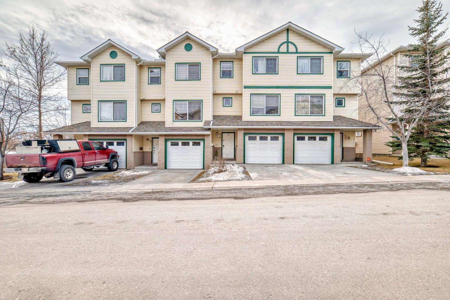 Calgary, AB T2B0P6,9 Dover Mews SE