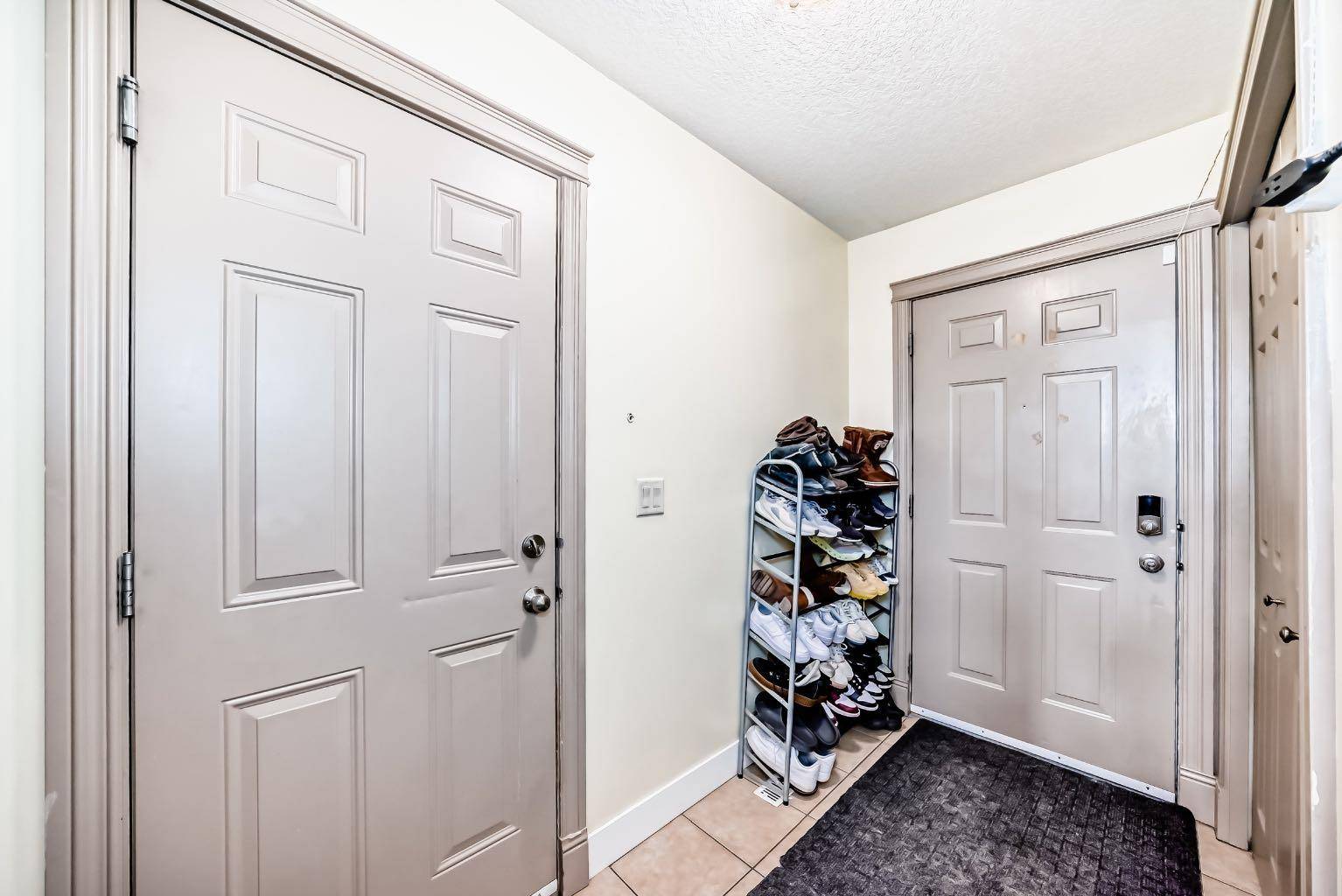 Calgary, AB T2B0P6,9 Dover Mews SE