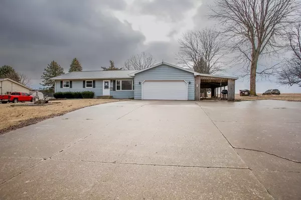 241 E South Street, Dakota, IL 61018