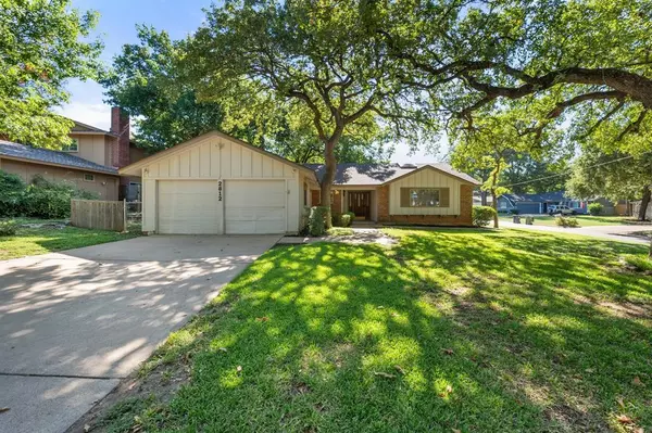 2812 Hollywood Drive, Arlington, TX 76013