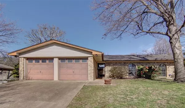 9840 Bancroft Drive, Benbrook, TX 76126