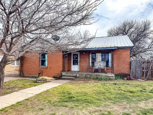 302 E Oliver Street, Stamford, TX 79553