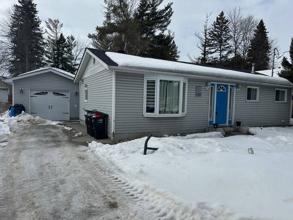 2282 25th Side RD, Innisfil, ON L9S 2G2