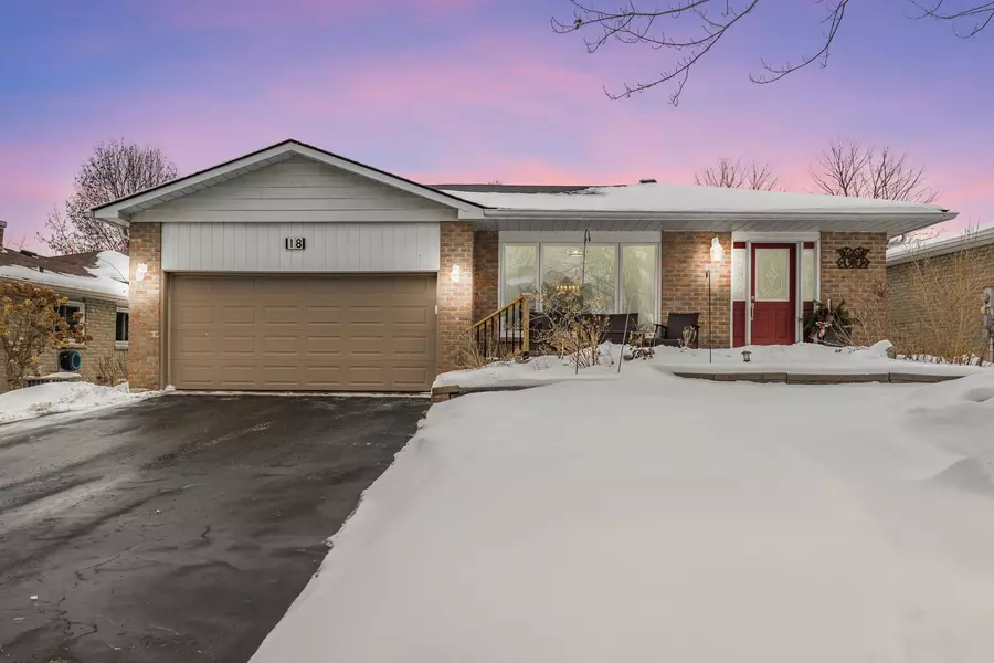 18 Patrician CT, Bradford West Gwillimbury, ON L3Z 1B4