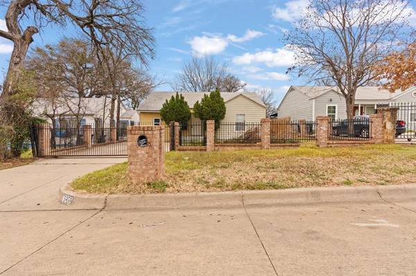 3839 Ave Avenue N, Fort Worth, TX 76105