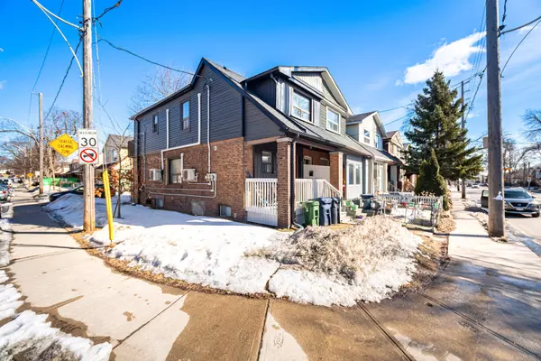 655 Coxwell AVE #Upper, Toronto E02, ON M4C 3B8