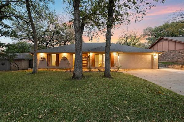 608 Stonehenge Drive, Hurst, TX 76054