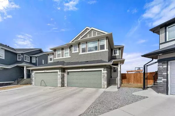 45 Evansglen Mews Northwest, Calgary, AB T3P 0P1