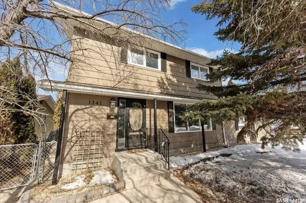 1342 East CENTRE, Saskatoon, SK S7J 3B1