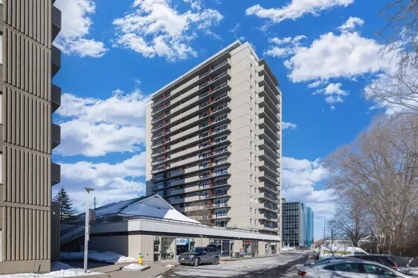 158A MCARTHUR AVE #303, Vanier And Kingsview Park, ON K1L 8C9