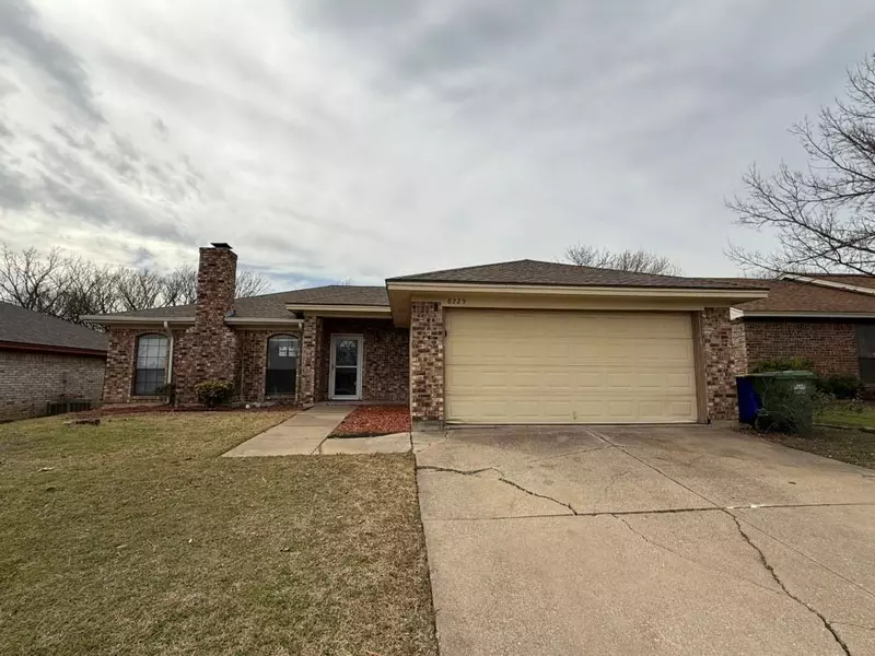 8229 Meadowbrook Drive, Watauga, TX 76148