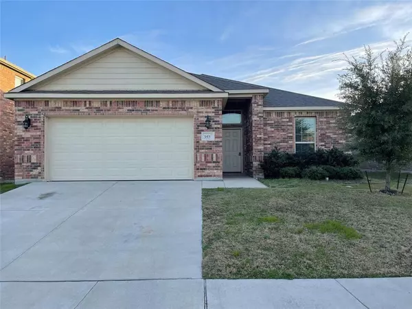 353 Emerald Creek Drive, Fort Worth, TX 76131