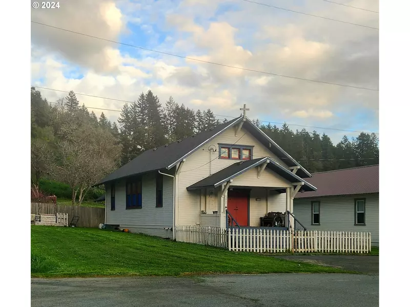 580 3RD AVE, Powers, OR 97466