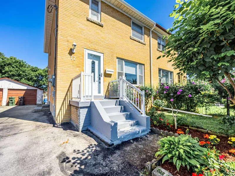 17 Magnolia AVE, Toronto E04, ON M1K 3K2