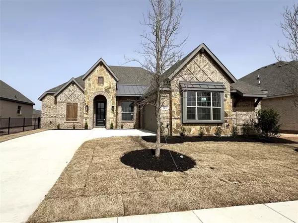 313 Bowrider Lane, Granbury, TX 76049