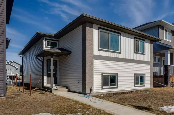 195 Livingston Close, Red Deer, AB T4R 0S9