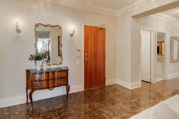 55 Delisle AVE #605, Toronto C02, ON M4V 3C2