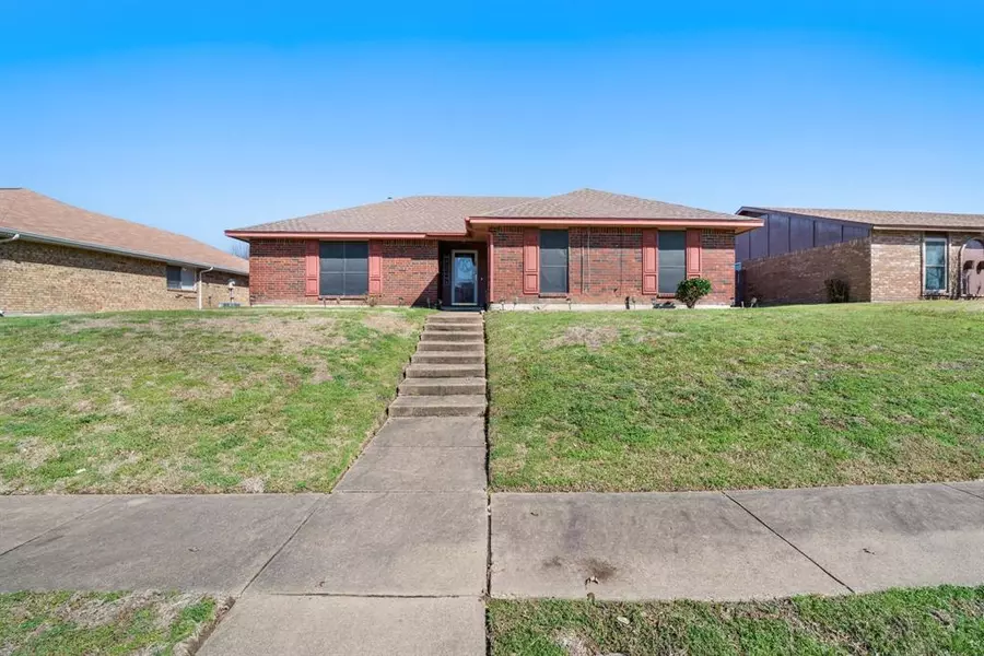 1325 Greenbriar Lane, Lancaster, TX 75146