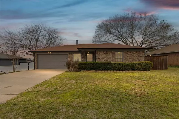 5805 Twin Willows Drive, Arlington, TX 76017