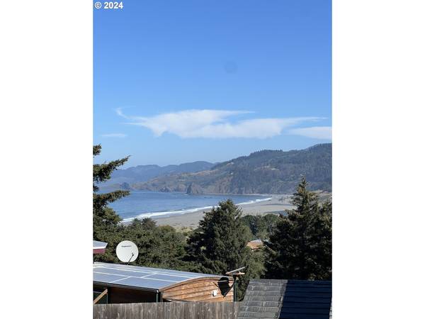 Mutts, Gold Beach, OR 97444