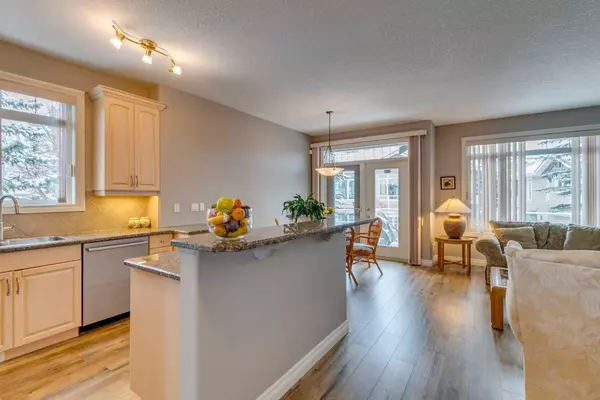 Calgary, AB T3H 5A7,56 Discovery Woods Villas SW