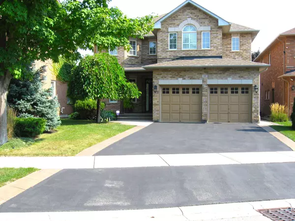 2197 Whitecliffe WAY, Oakville, ON L6M 4W2